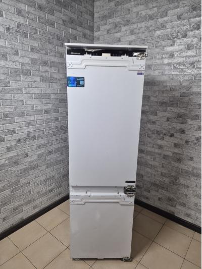 Холодильник встраиваемый Hisense RB3B250SAW1